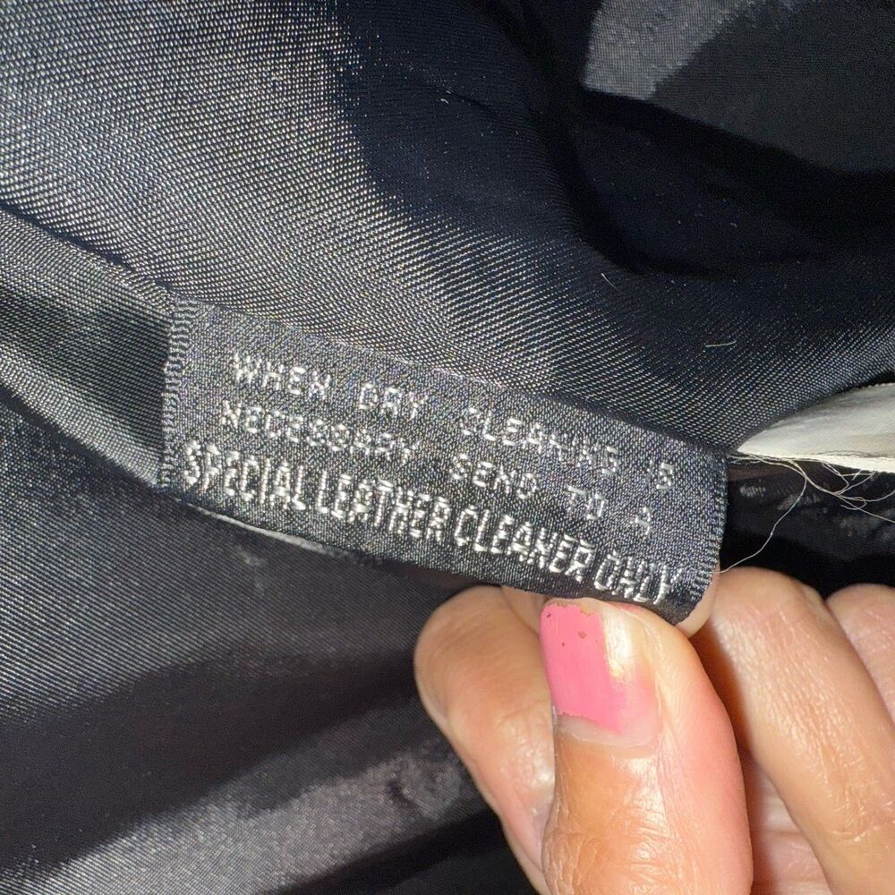Vintage Wilson's Women's Black 100% Leather Jacket Size XS Pockets No Belt - Picture 12 of 14